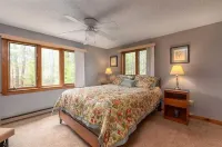 Cozy Family-Sized Condo Close To Everything