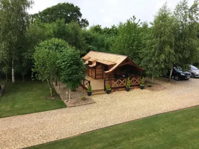 Luxury Cedar Lodge Nr Bath & Bristol Hotels in 