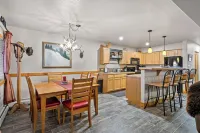 Downtown Western Oasis - Walking Distance To Everything! OLD TOWN RESIDENCES!! Hotels in Routt County