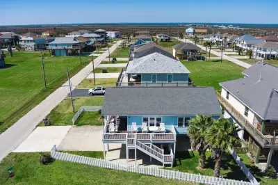 Great Back to School Dealsl!  4 minute walk to beach! Crystal Beach Spot 주변 호텔