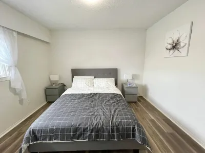 Lovely 3-bedroom upper rental unit Hotels near Walmart Supercentre