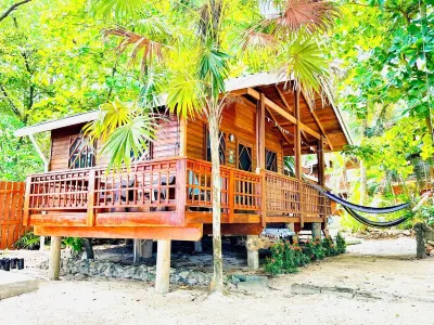 Stay & Dive! Ocean front, Cozy Casita steps to the waters edge!  호텔