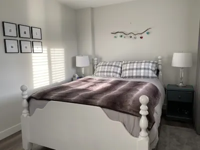 Luxury Foothills Suite - Amazing Views, Excellent Location, well appointed Hotels near Chicken Little