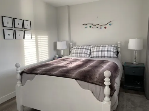 Luxury Foothills Suite - Amazing Views, Excellent Location, well appointed