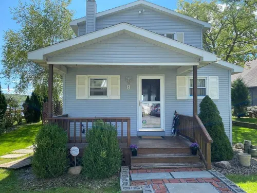 Lake Living w/ Salt Water Hot Tub Hotels in Lansing