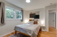 Lakeview, 3-Bedroom Cottage, newly renovated