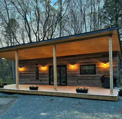 BRAND NEW - Intimate tiny cabin in Algoma!