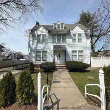 Perfect for family/corporate, Strategic location, 2mi Yale, 2.8 mi Airport, Hotel Exterior