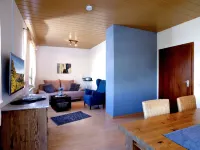 Beautiful, bright apartment right on the rocky hiking trail