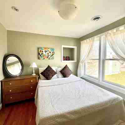 Fantastic Spacious Eastport Home Easy Walk to Everything & Parking for 6 Cars! Rooms
