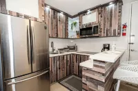 Spacious Retreat with Private Jacuzzi and Tropical Patio