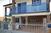House with a pool Hotels near Internet copiado F y R