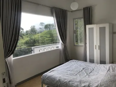 House on cliff Hoteller i North Tugu