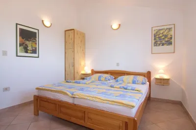 Sea view, 300m to the beach, 3 bedrooms, 2 bathrooms, washing machine / dishwasher Hotels in Brulo