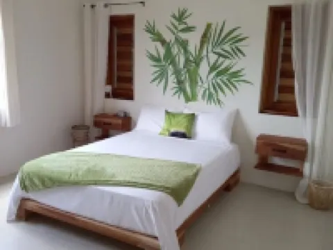 Ocean-View Apartment at VillaMerissa 4 BR/4 Bath. Walk to Beach, JackSprat Hotels in Treasure Beach