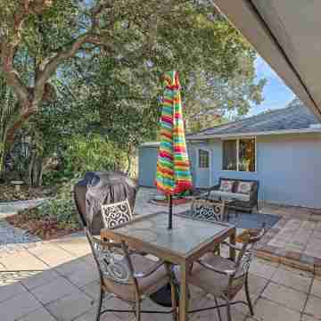 Tropical Retreat w/ charming garden near downtown. Hotel Exterior