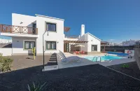 Camelot ​Holiday Homes by LIVVO - Vila
