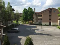 SKI IN / SKI OUT at base of Tamarack Lift, Walk to Village, Condo for 2 Families