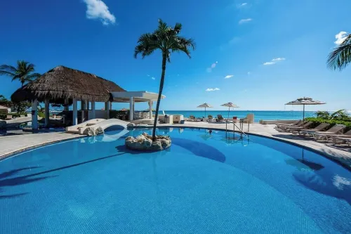 Beachfront 3b ground-level condo with stunning Caribbean Sea views in Playacar 1