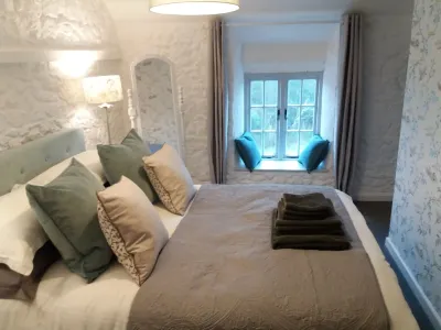 The Bake House - Restored stone cottage in an idyllic location