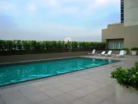 New! Stylish 2 BR in BGC - Fast Wi-fi 58" UHD TV