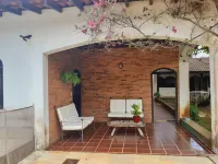 Spacious family home Pernambuco Beach附近的飯店