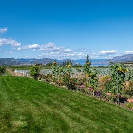 Grand Vineyard Estate Home Exceptional Place Best Location in Penticton
