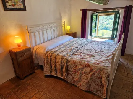 Peaceful rustic house with stunning views, garden and pergola. Отели в г. Читта-ди-Кастелло