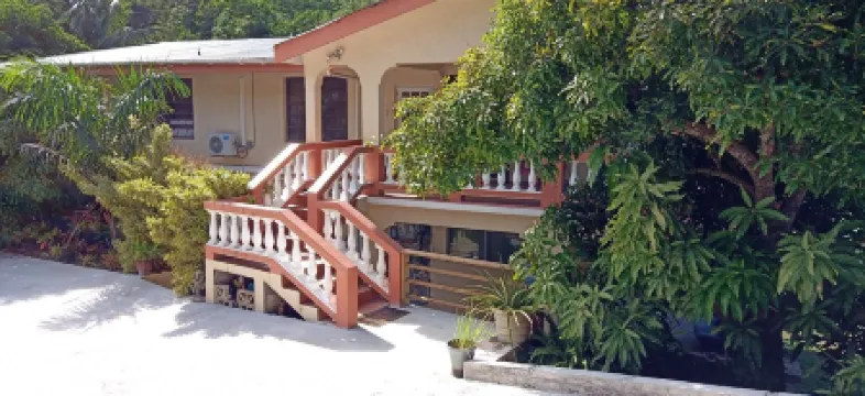 FAMILY GETAWAY LOCATION Spacious four-bedroom home near beaches