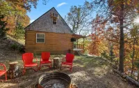 Picturesque 3-bedroom Cabin Hideaway in a wooded setting with a lake view!