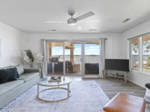 Waterfront Condo- Best View! Hotels in Clear Lake