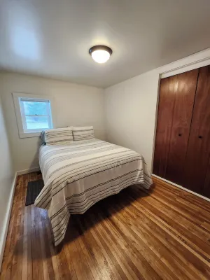 Cozy 1-bedroom cottage on a horse farm 15 minutes from Traverse City