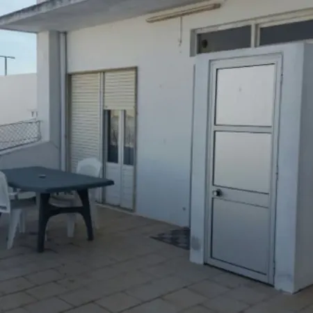 100 m2 apartment in Olhão, central, for rent. Отели в г. Ольхао