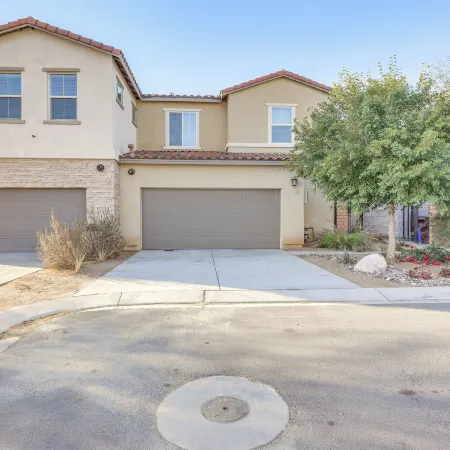 Luxe Indio Lake House 7 Mi to Coachella!