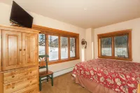 Red Hawk Lodge by Summit County Mountain Retreats - balcony