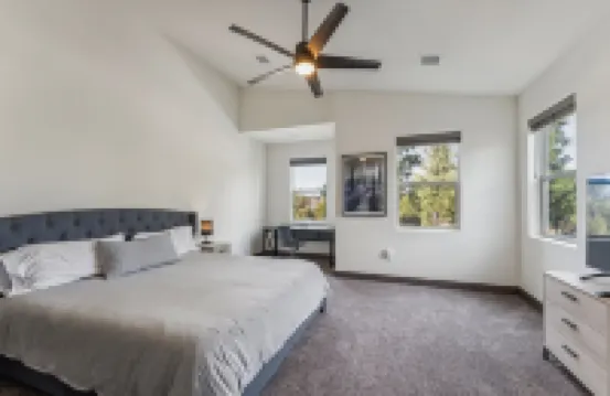Scenic Golf Retreat With Modern Comforts & Fireplace 4 Bedroom Townhouse