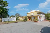 The Wayward Traveler's Inn Hotels in Mims
