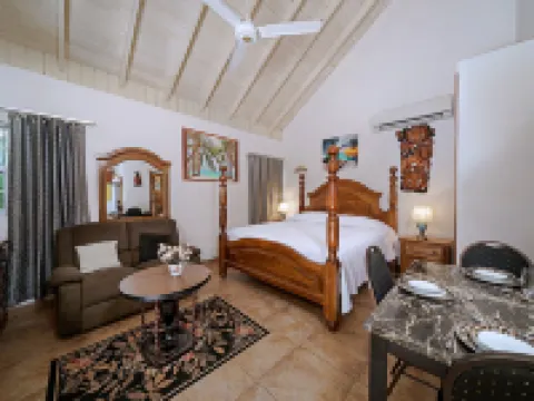 Beach House Condos, Negril โรงแรมในเนกริล