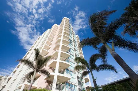 Maldives Resort Main Beach, Gold Coast Отели рядом с достопримечательностью «Мейн Бич»