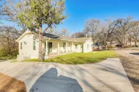 Walk to Lake Texoma: Kingston Retreat w/ Deck! - 3 estrellas
