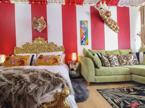 Circus Circus Hotels in Pentre Halkyn