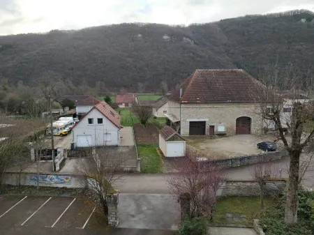 Logis Hotel Calisola Besançon - Soirée Etape Отели в г. Монфокон