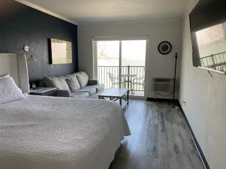 Lakeside Inn Отели в г. Клир Лейк