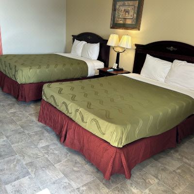 Deluxe Queen Room with 2 Queen Beds Howards Inn Motel Promo Code