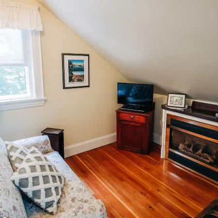 Farmhouse Inn B&B