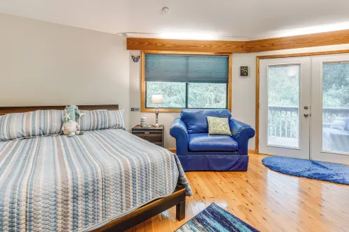 Near Lake Gaston: Unique Home w/ Deck & Fire Pit! - Wifi