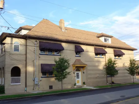 Connellsville B&B Отели рядом с достопримечательностью «Парк штата Огайопайл»