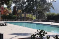 Leonera Hotel - Pools