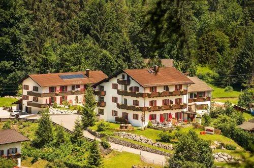 Bayern Resort Hotel (Adults Only)