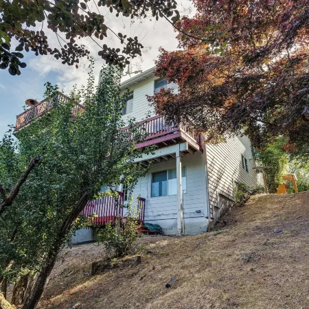 Federal Way Vacation Rental Bay and Mountain Views!